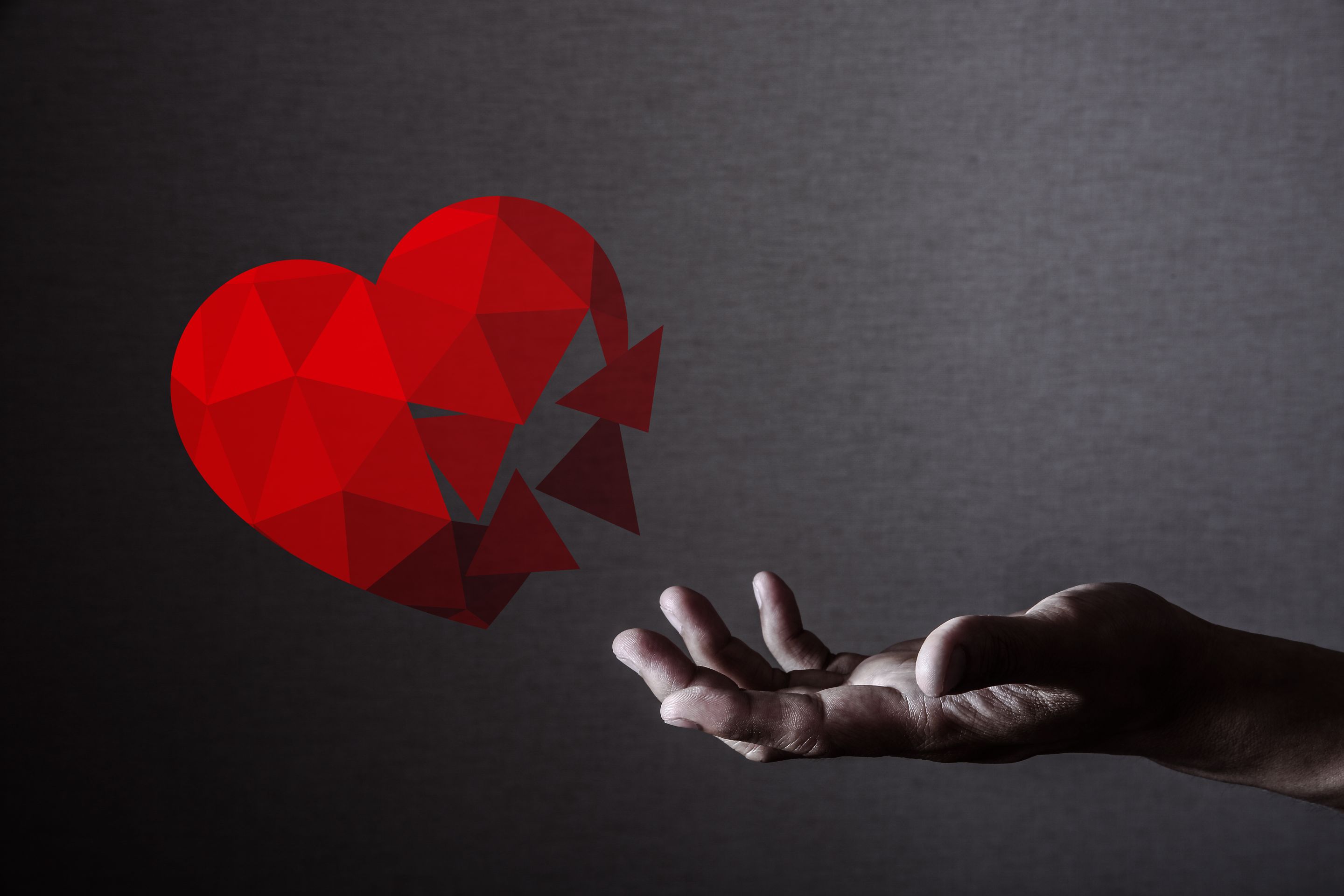 失恋から立ち直れない5つの理由とは？傷を癒す方法についても解説